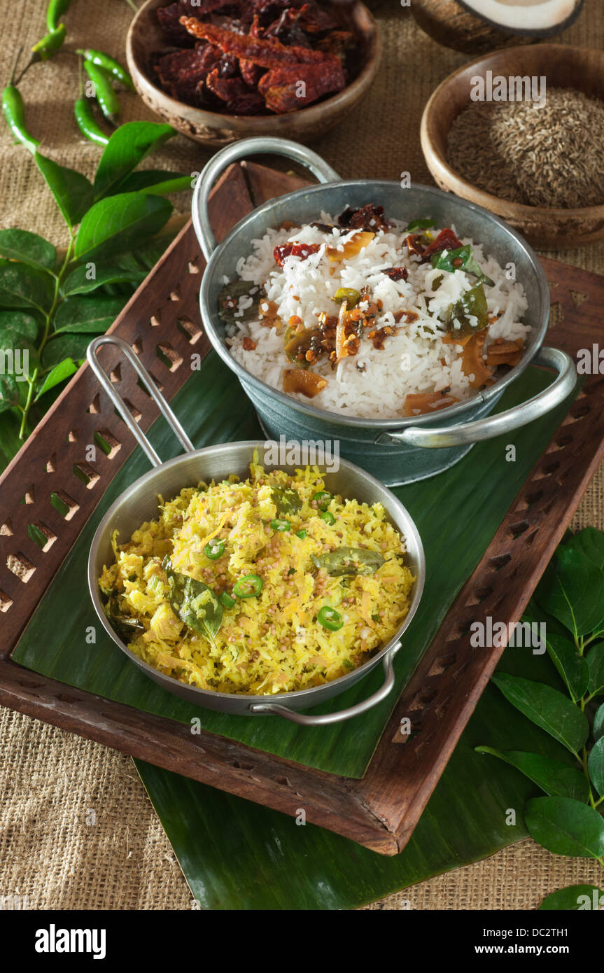 Thoran. Il cocco e il piatto di verdure Kerala India Foto Stock