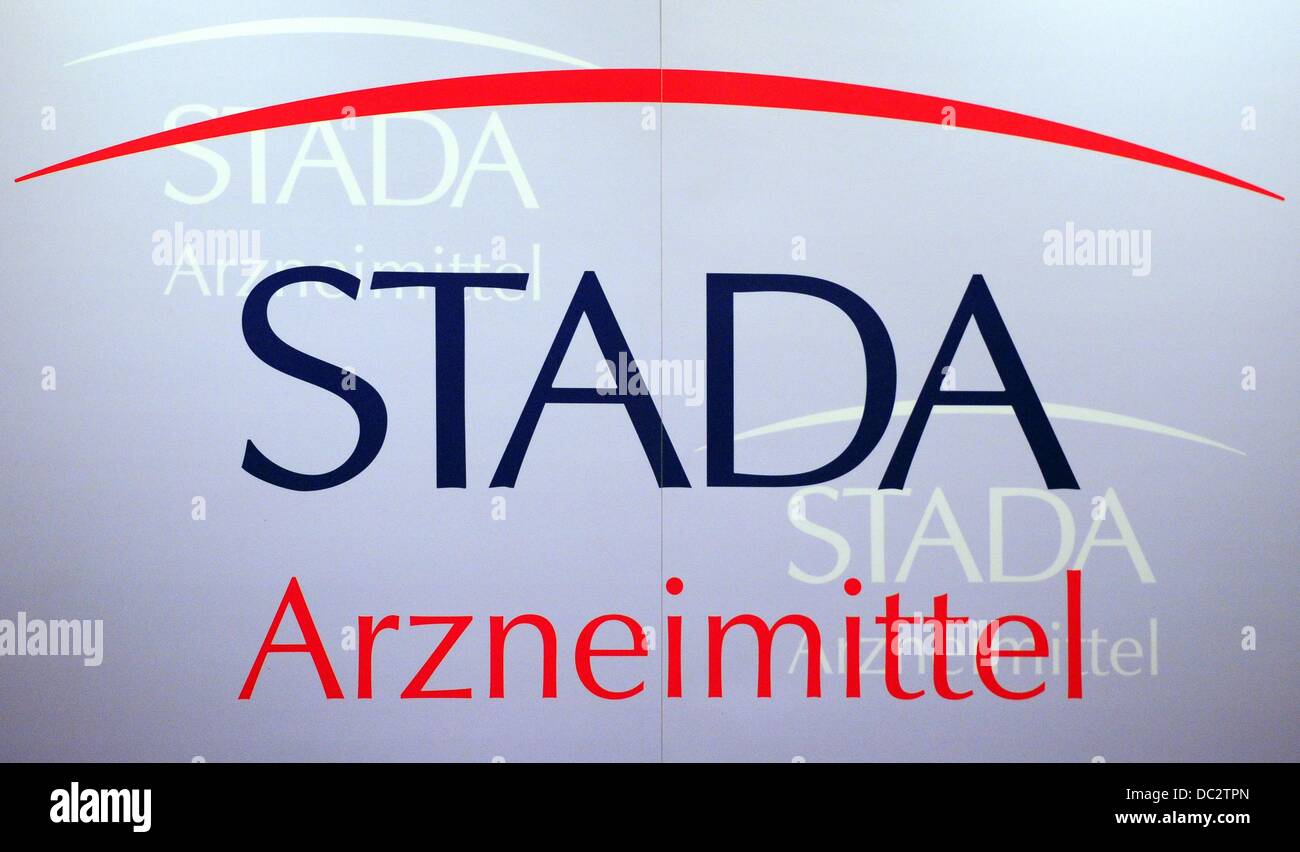 Il logo della società farmaceutica Stada è raffigurato nel corso di una conferenza stampa della società di Francoforte sul Meno, Germania, 08 agosto 2013. Il farmaco azienda Stada presentato i dati del secondo trimestre del 2013. Foto: DANIEL REINHARDT Foto Stock