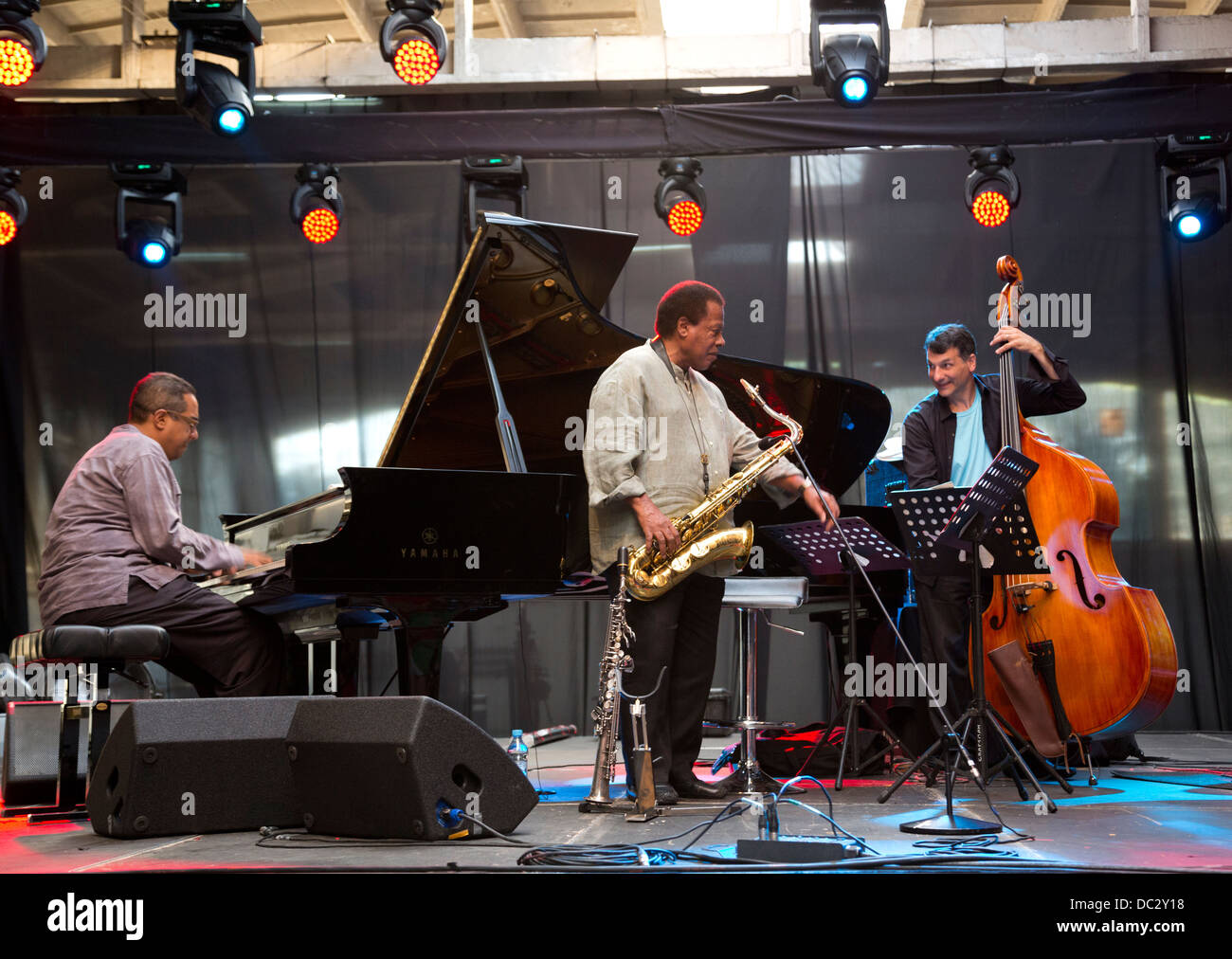 Danilo Pérez, Wayne Shorter e John Pattittuci eseguita a Warsaw Summer Jazz Days 2013 nella fabbrica di Soho, Polonia. Foto Stock