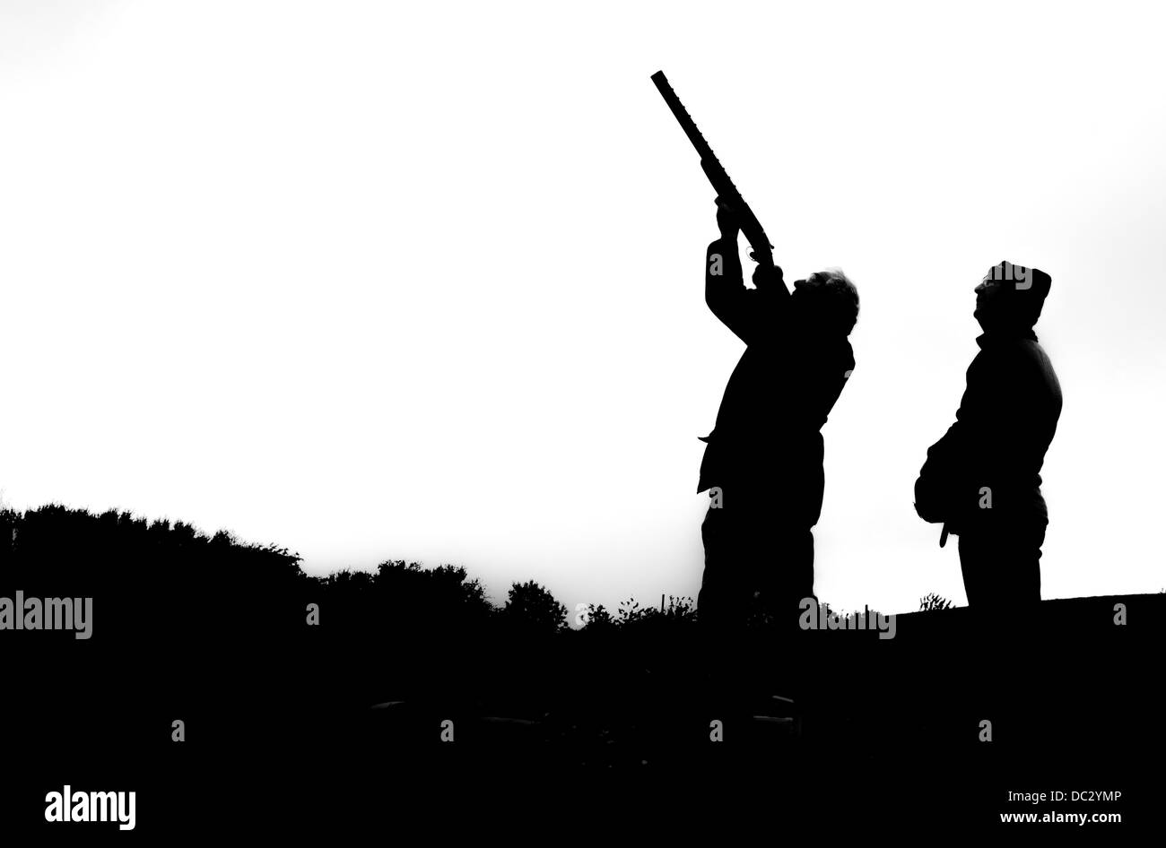 Silhouette di due uomini le riprese NOTA: immagine digitale tecniche coinvolte Foto Stock