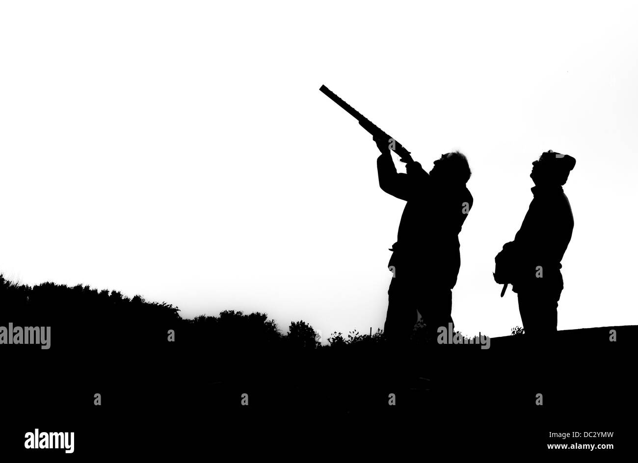 Silhouette di due uomini le riprese NOTA: immagine digitale tecniche coinvolte Foto Stock