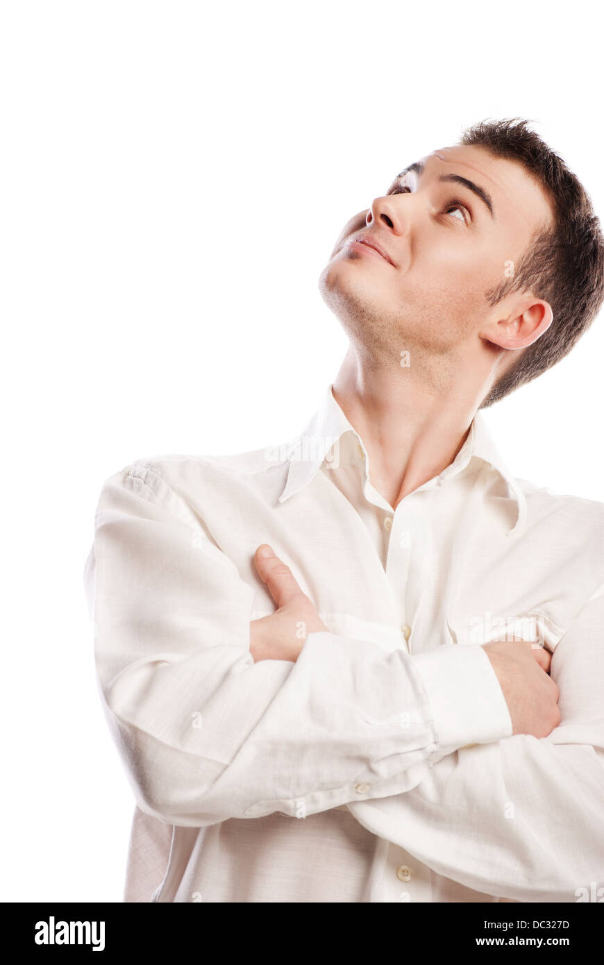 Bello sorridente giovane uomo cercando su sfondo bianco Foto Stock