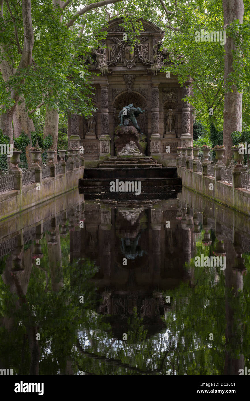 Fontana ornamentale, Jardin de Luxembourg, Parigi, Francia Foto Stock