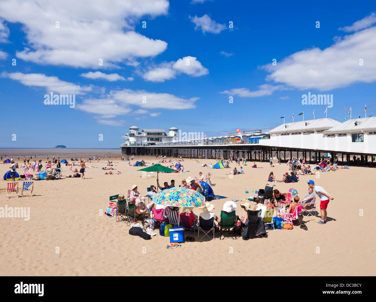 Weston Super Mare Spiaggia e Grand Pier Weston-Super-Mare Somerset England Regno Unito GB EU Europe Foto Stock