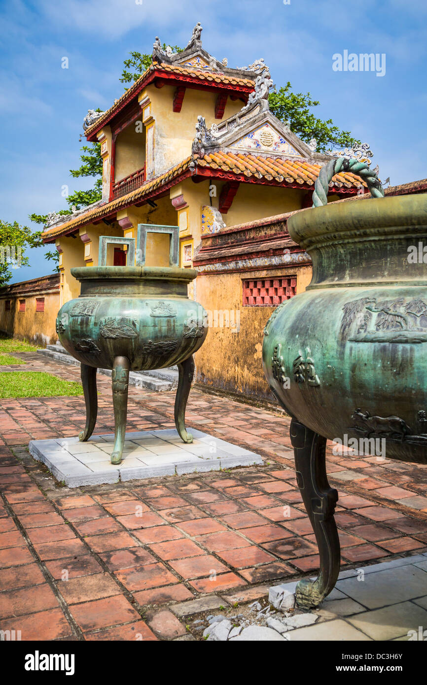 Architettura delle Costruzioni nel centro storico della città imperiale di Hue, Vietnam, in Asia. Foto Stock