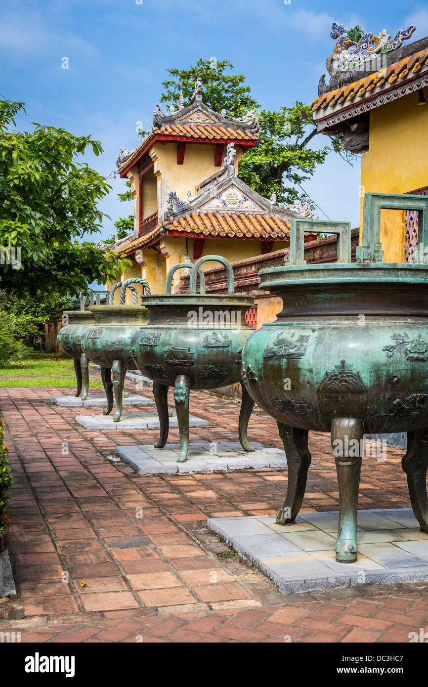Architettura delle Costruzioni nel centro storico della città imperiale di Hue, Vietnam, in Asia. Foto Stock