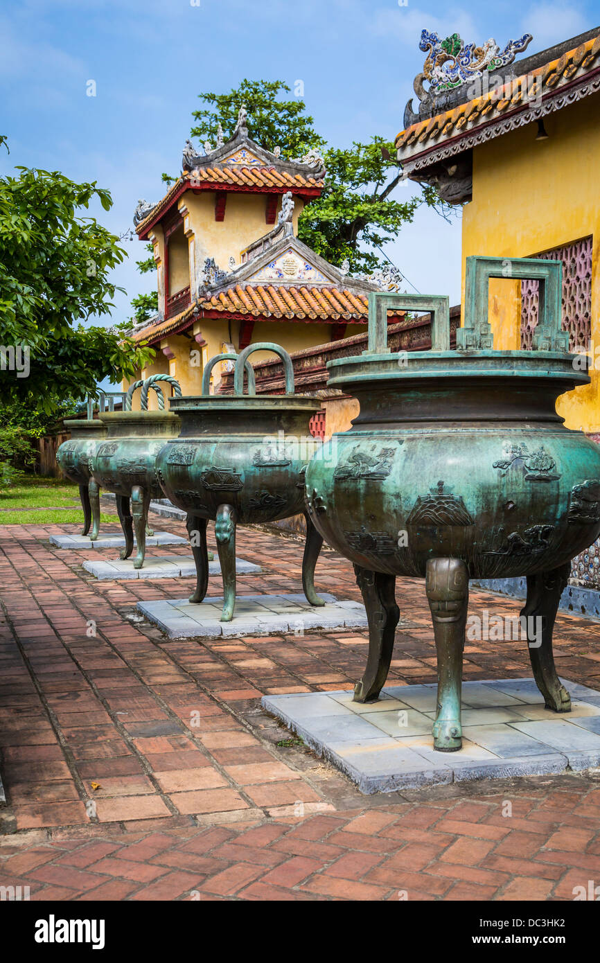 Architettura delle Costruzioni nel centro storico della città imperiale di Hue, Vietnam, in Asia. Foto Stock