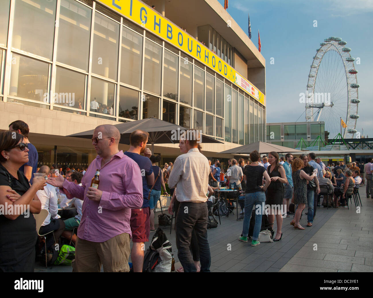 Vista del London Eye dal SouthBank Centre di Londra, Inghilterra, Regno Unito, GB. Foto Stock