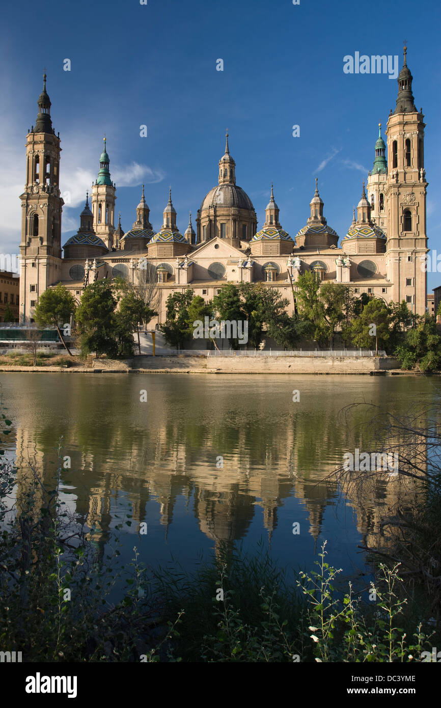 BASILICA CATTEDRALE DELLA MADONNA DEL PILASTRO Fiume Ebro ZARAGOZA Aragona Spagna Foto Stock