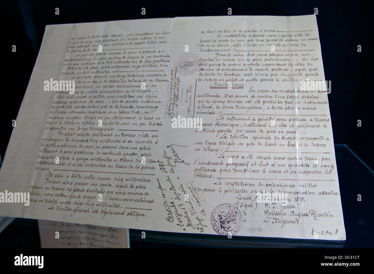 Immagine di una copia ufficiale (non una fotocopia) dell'ultimo folio del verbale di autopsia del corpo dell'Imperatrice Elisabeth o Foto Stock