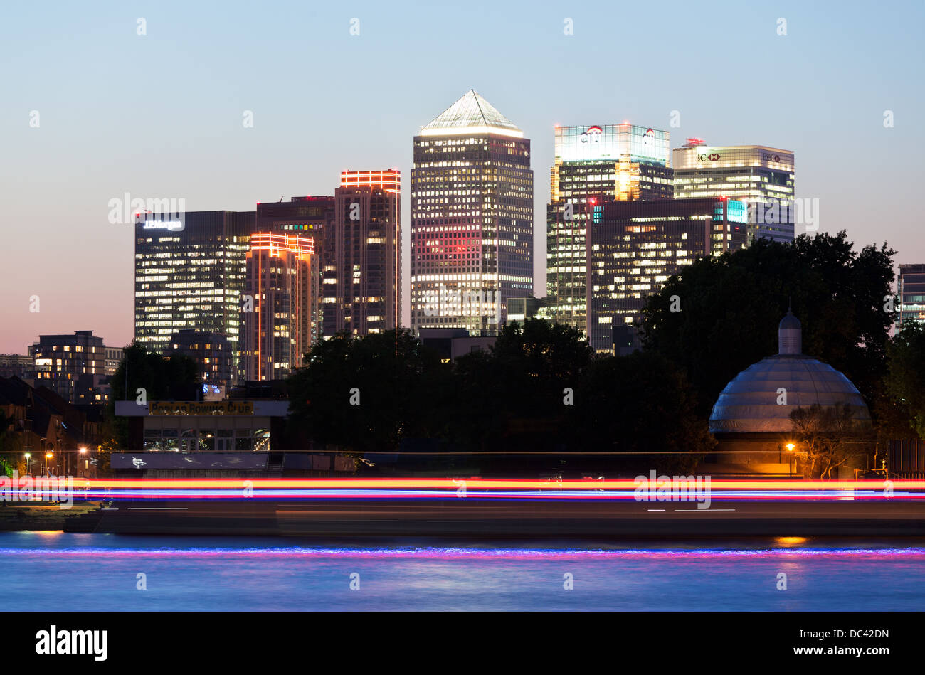 Canary Wharf da Greenwich notte London REGNO UNITO Foto Stock