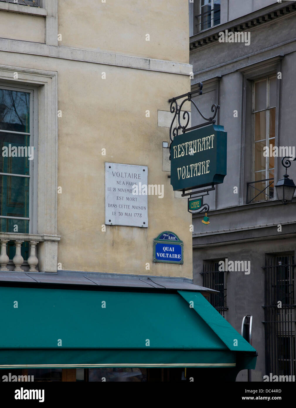 Triplice omaggio a Voltaire a Parigi. Foto Stock