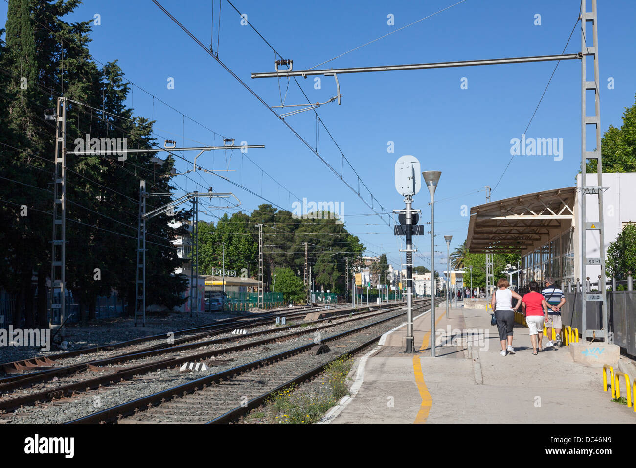 Salou stazione ferroviaria con linee elettriche aeree Foto Stock