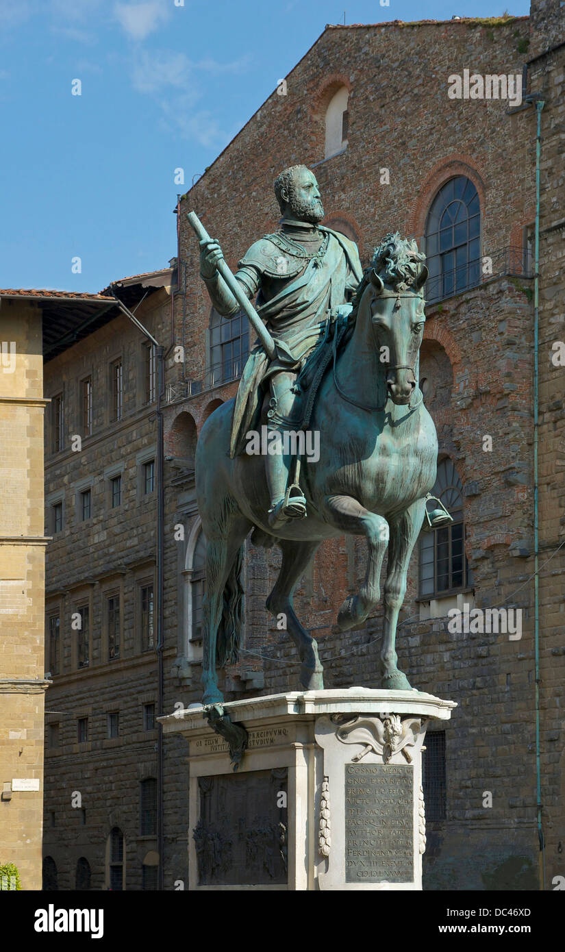 La statua equestre di Cosimo I de'Medici del Giambologna, piazza della Signoria a Firenze. Foto Stock