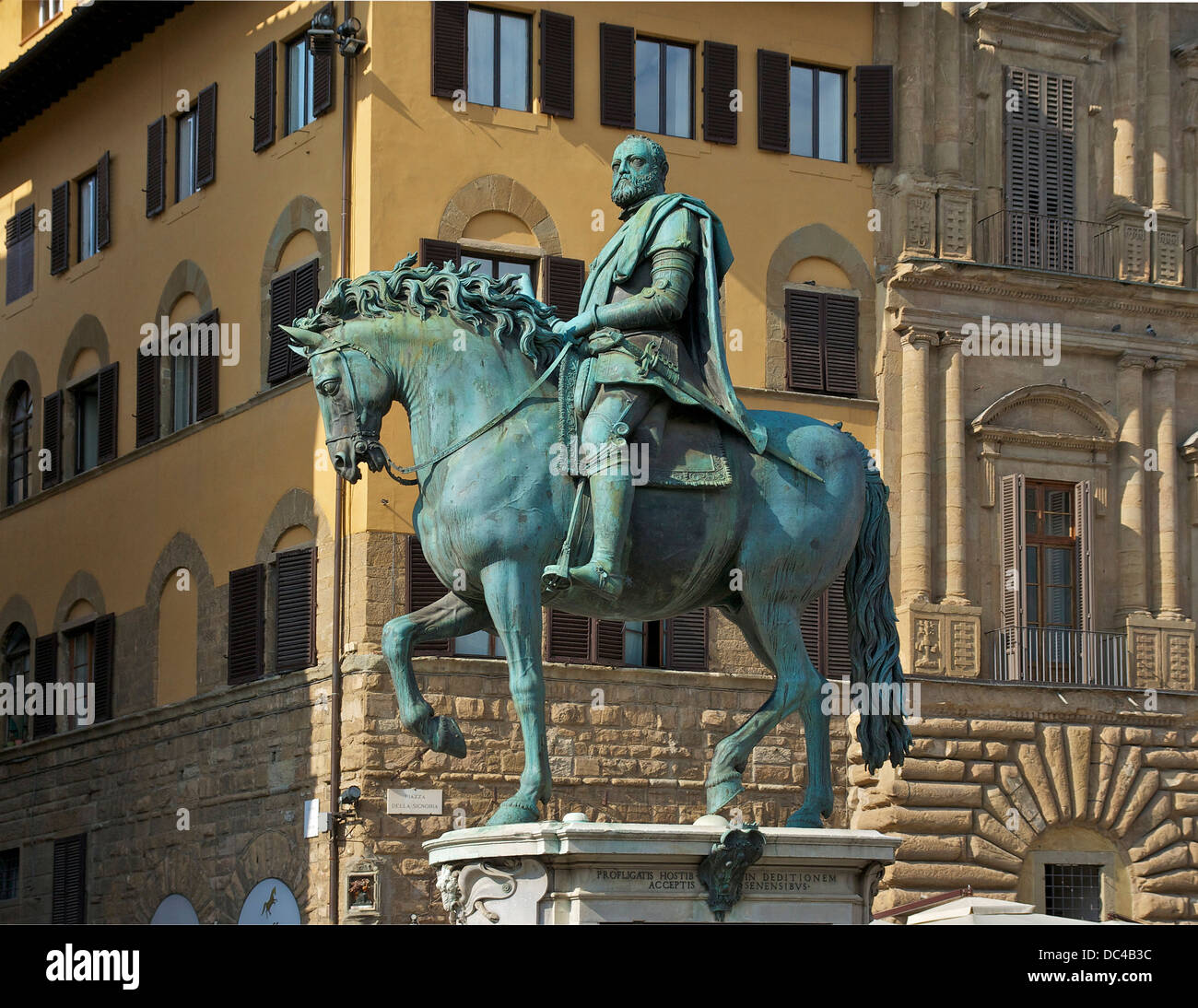 La statua equestre di Cosimo I de' Medici, Granduca di Toscana, del Giambologna, Piazza della Signoria, Firenze, Italia Foto Stock