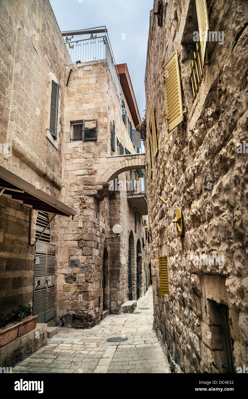 Strada stretta nella Città Vecchia di Gerusalemme Foto Stock