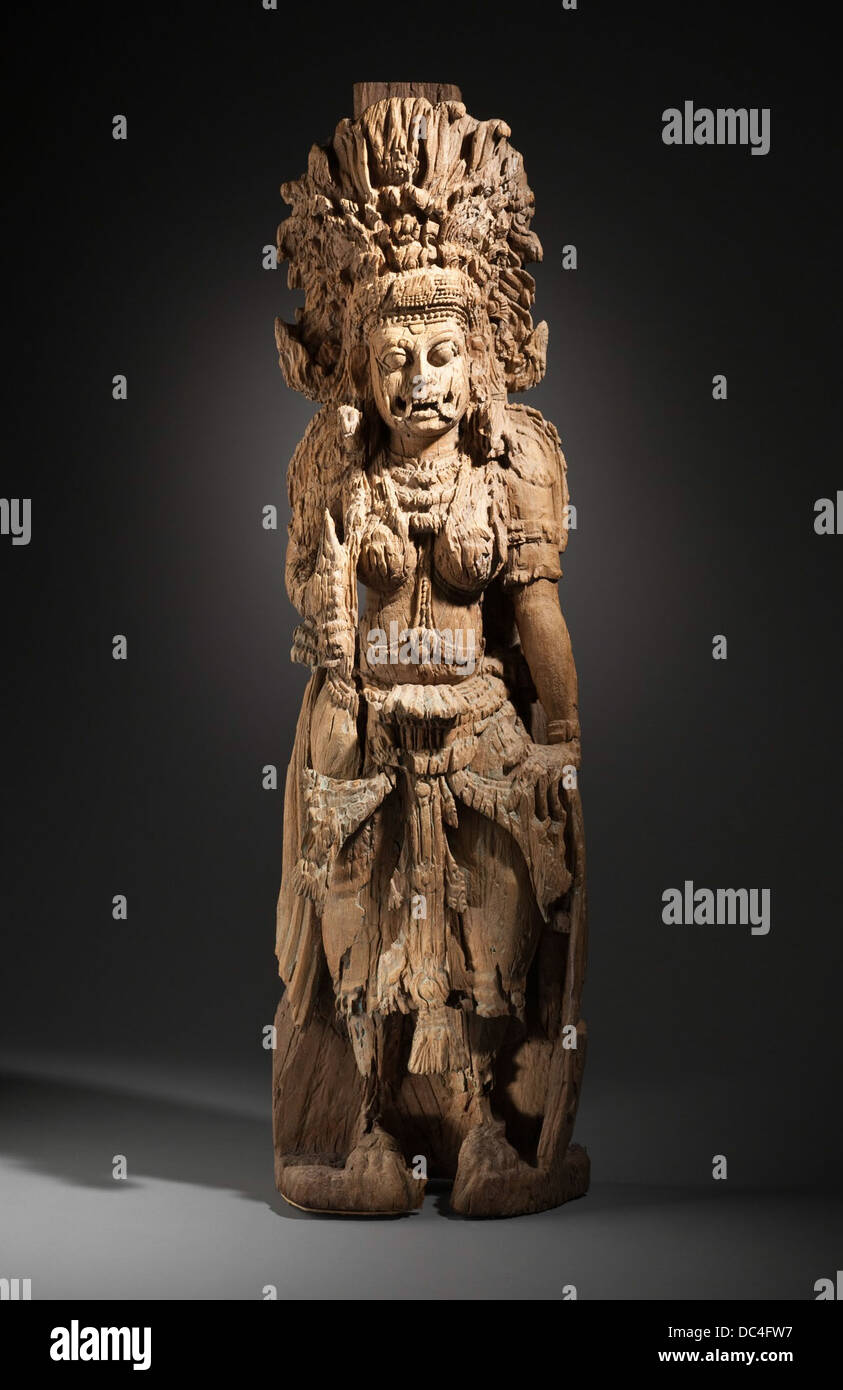 Questa staffa architettonica nella forma della dea indù Kali è una scultura dettagliata, parte della collezione LACMA. Riflette l'arte e il simbolismo indù, mostrando intricate lavorazioni artigianali nell'iconografia religiosa e nella decorazione architettonica. Foto Stock