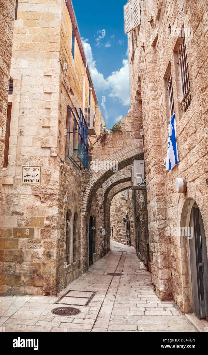 Strada stretta nella Città Vecchia di Gerusalemme Foto Stock