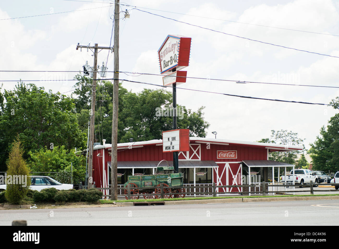 Distante un immagine di una vista esterna di Swadley's Bar-B-Q il ristorante nella città di Oklahoma, Oklahoma, Stati Uniti d'America. Foto Stock