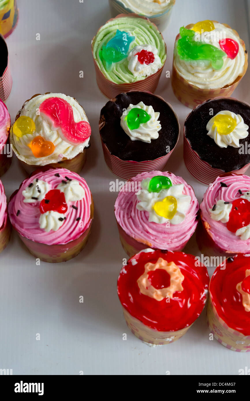 Caramelle colorate su un mercato in Ao Nang, Thailandia Foto Stock