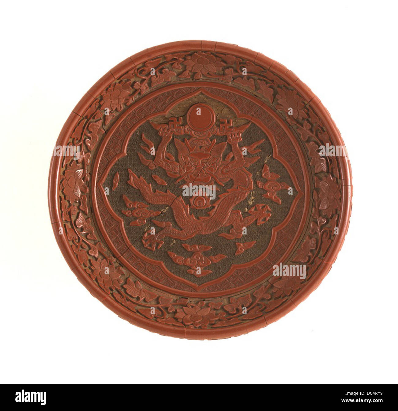 Piatto (Pan) con Dragon Raising un disco M.85.153.1 Foto Stock