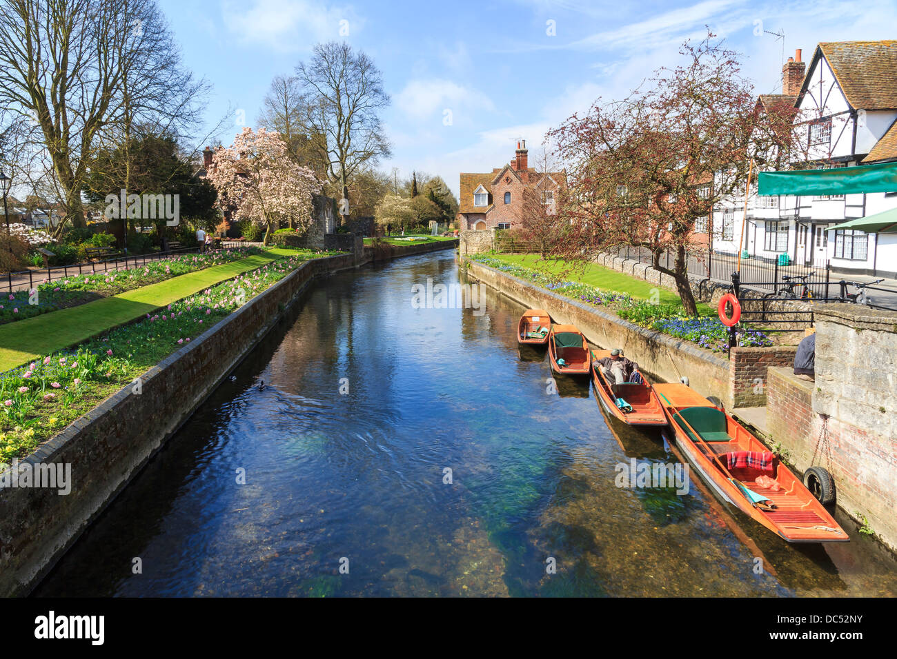 Riverside scenario sul fiume Stour in Canterbury Kent England Regno Unito Foto Stock