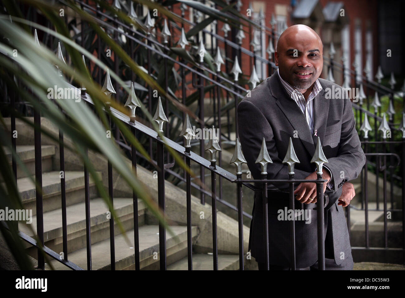 Danny Wallace al di fuori della sede P.F.A. a Oxford corte, Manchester Foto Stock