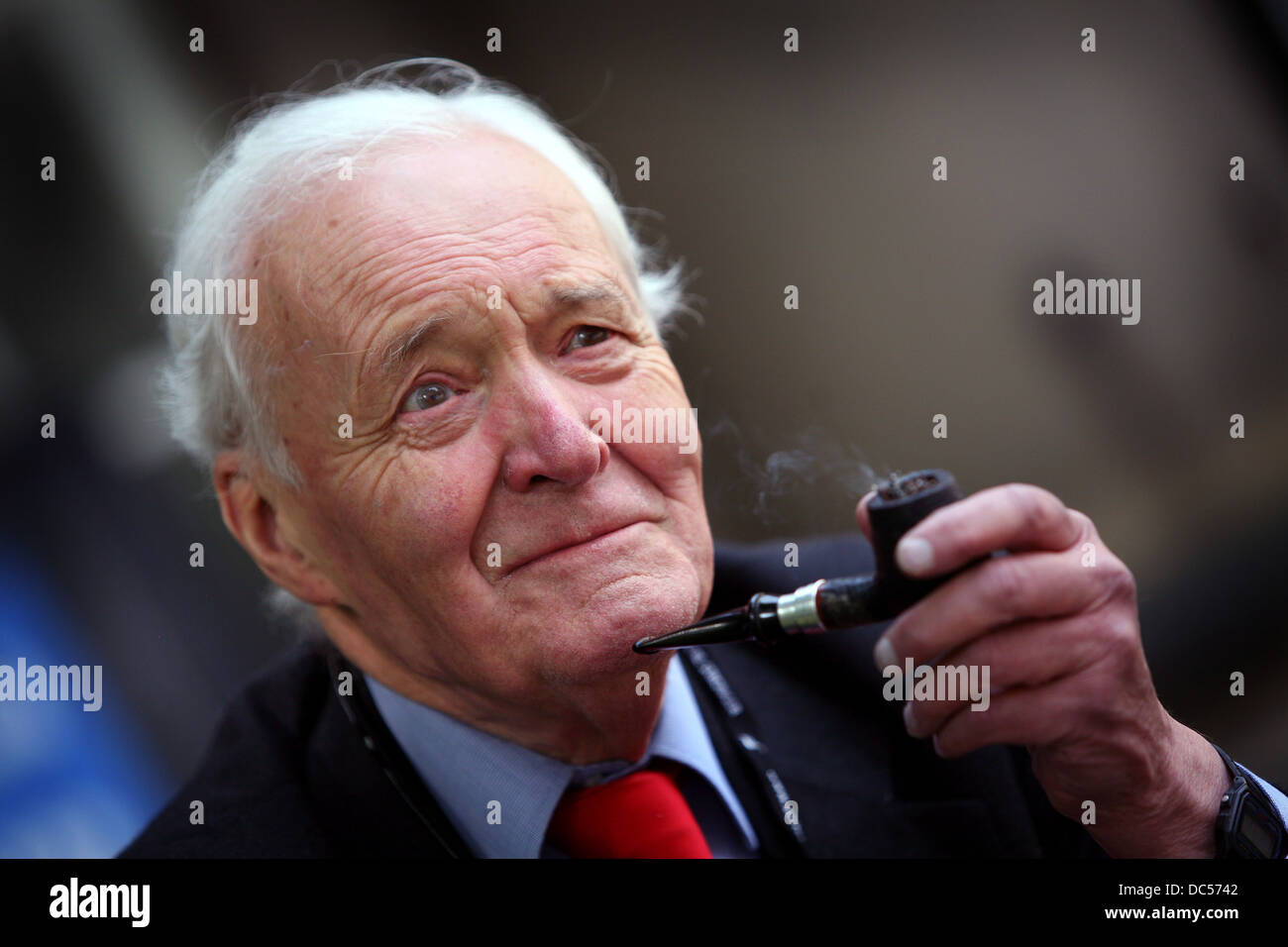 Labour Party Conference Manchester 2008 . Tony Benn nella foto vicino a Albert Square. Foto Stock