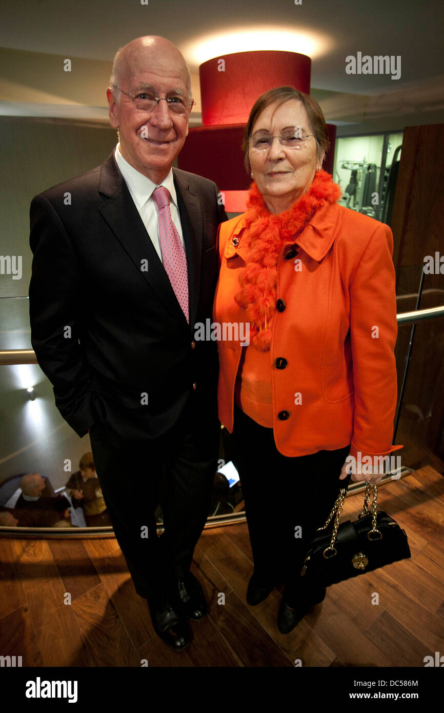 Sir Bobby Charlton e la moglie di Norma Foto Stock