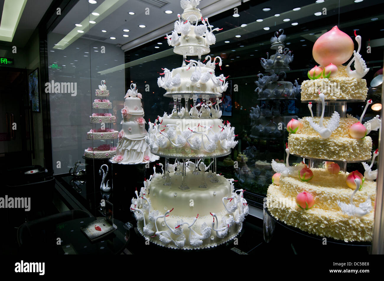 Più costosa la torta di nozze in Black Swan Luxury Cake Shop a Pechino in Cina. Vale la pena di 1 999 999 RMB (315 000 $ o 232 000 E) Foto Stock