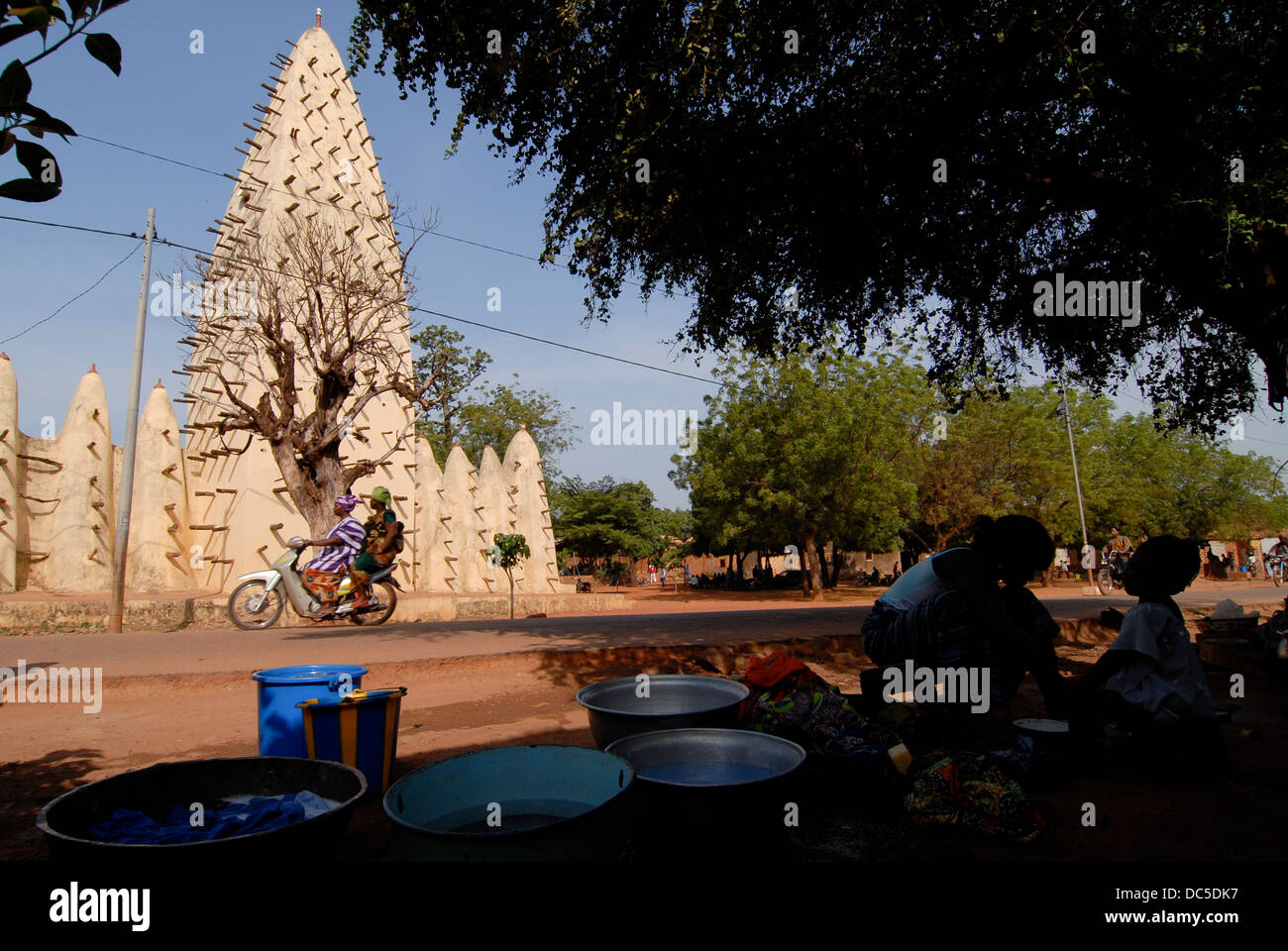 Il Burkina Faso Bobo-Dioulasso , grande moschea costruito nel 1880 in argilla sudanese architettura stile Foto Stock