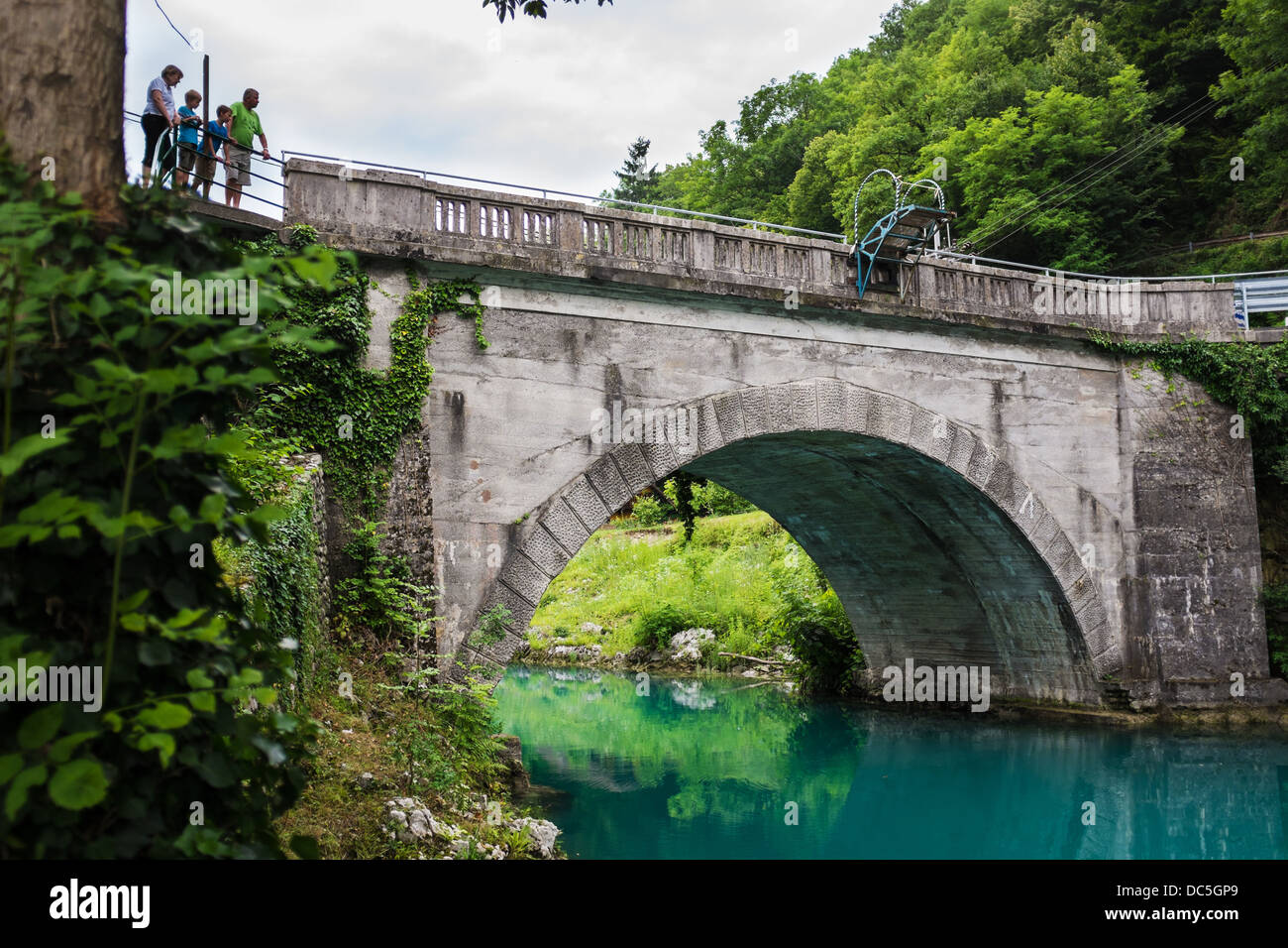 Ponte sul fiume Soca, Most na Soci, Slovenia Foto Stock