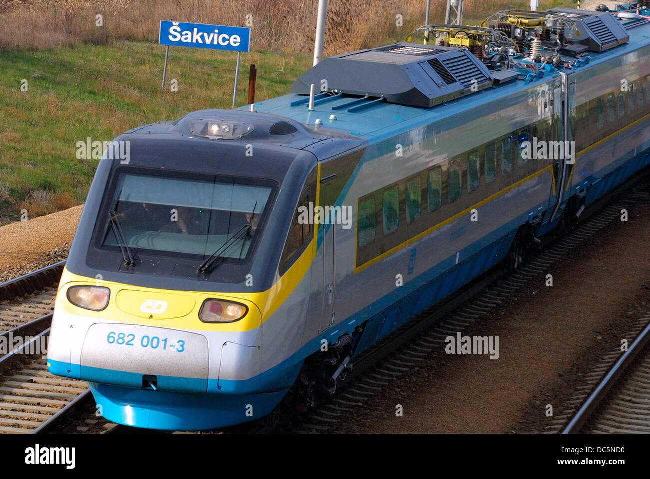 ***FILE FOTO***treno ad alta velocità Pendolino raffigurato sulla foto di archivio in Sakvice, Repubblica Ceca il 15 novembre 2004. (CTK foto/Vaclav Salek) Foto Stock