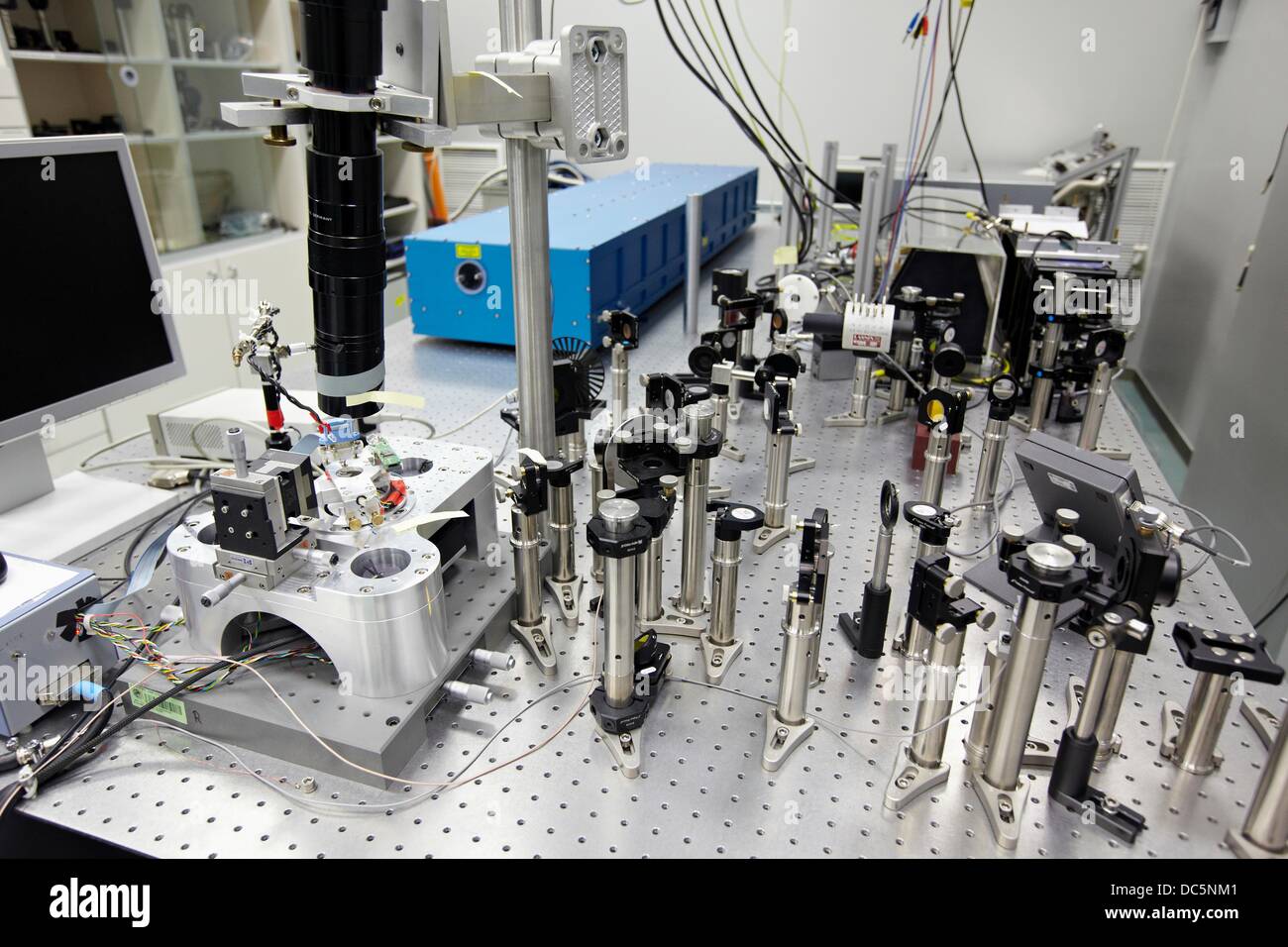 Nano-Optics Laboratory, (AFM Microscopia di forza atomica) setup, ottica,  laser CO, SNOM, CIC nanoGUNE, nanoscienza cooperativa Foto stock - Alamy