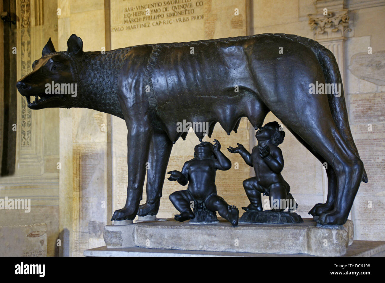 La Lupa Con Romolo E Remo Roman rome capitoline museum italy immagini e fotografie stock ad alta