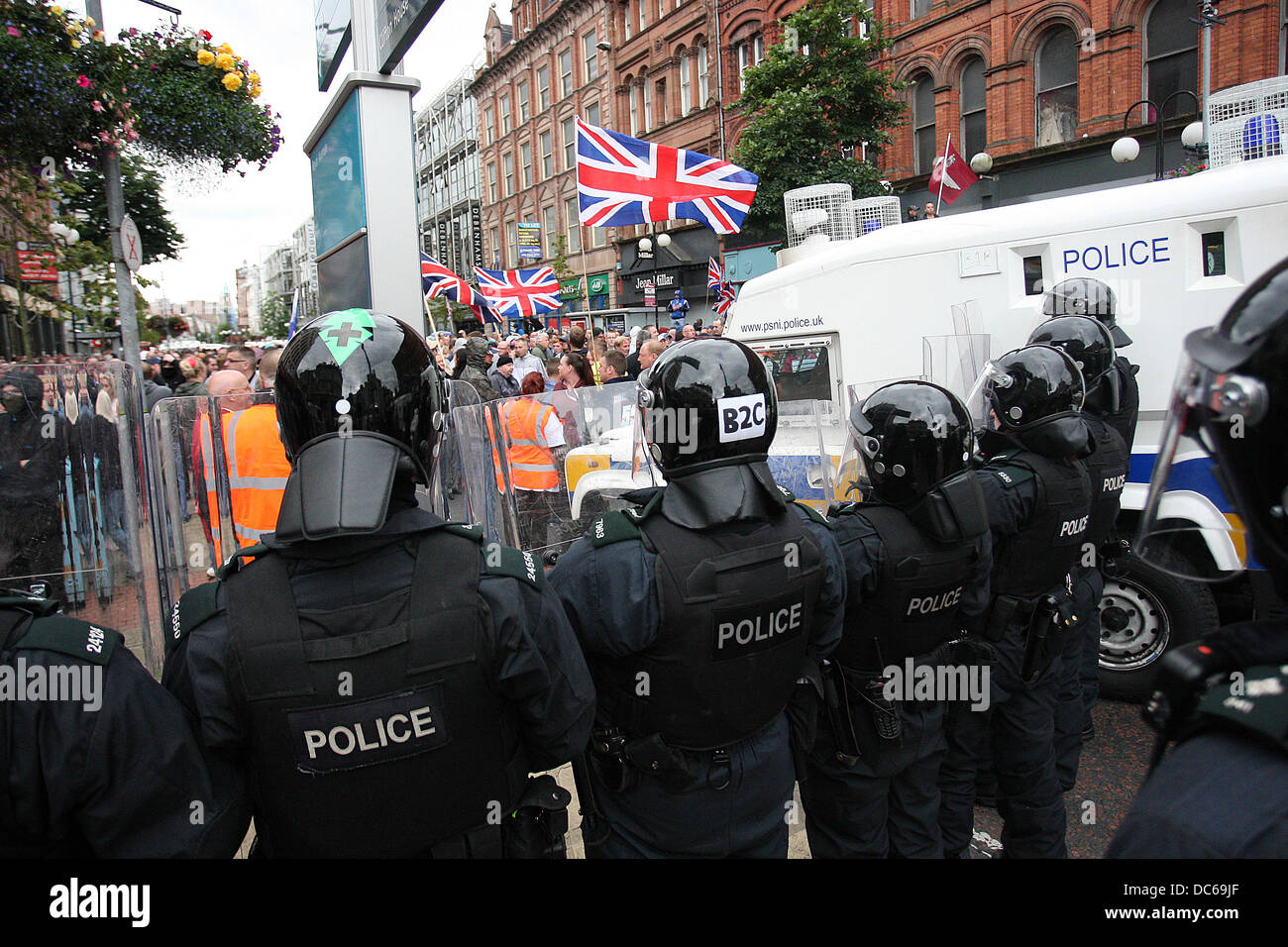 Belfast, Regno Unito. Il 9 agosto 2013. Anti-Internment parade è reinstradato a causa di lealisti Foto di protesta da Kevin Scott / Scott Media Belfast/Alamy Live News Foto Stock