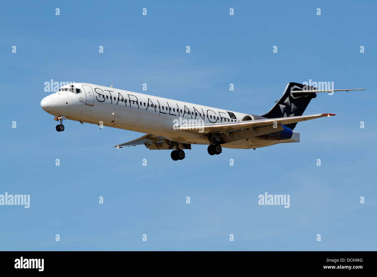 Star Alliance, Blue1, OH-BLN, Boeing 717-2K9 sull approccio finale all'aeroporto di Copenaghen,, CPH KASTRUP Foto Stock