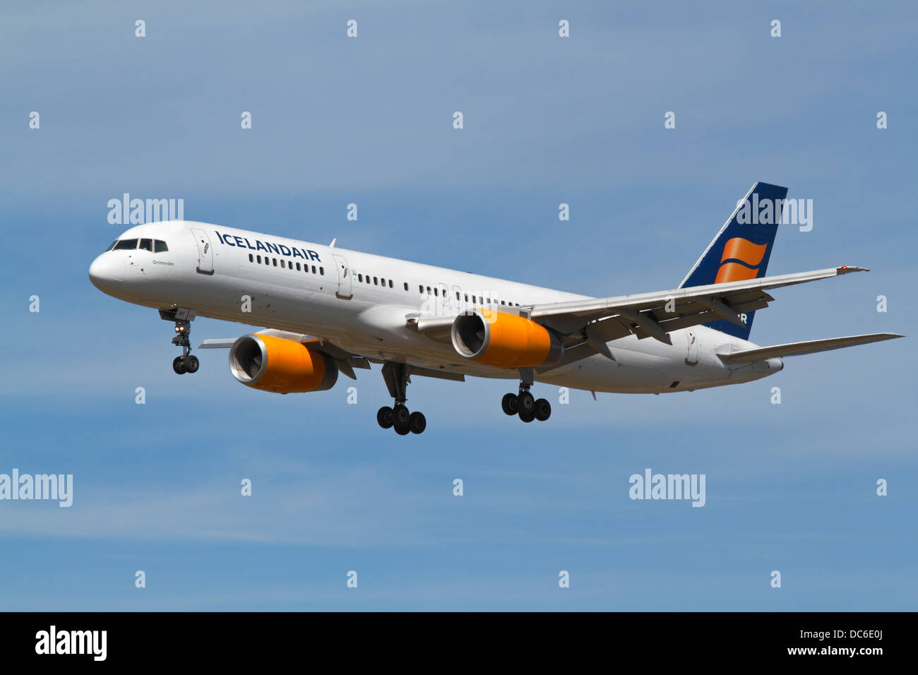 IcelandAir, volo ICE206 da Keflavik, Islanda, Boeing 757-256, TF-IST, sull approccio finale all'aeroporto di Copenaghen,, CPH KASTRUP Foto Stock