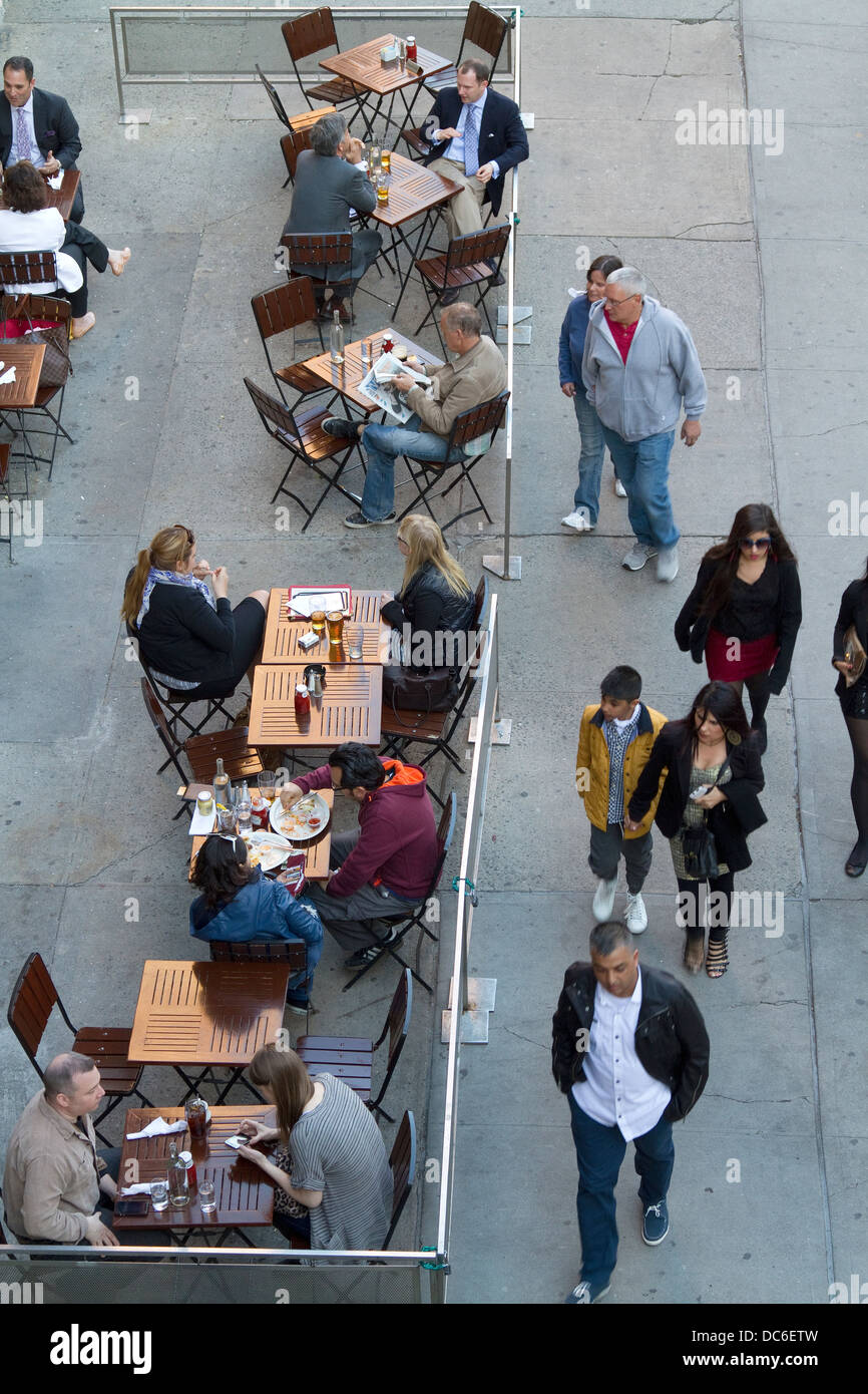 La città di New York cafè sul marciapiede, ristorante, scene di strada. Foto Stock