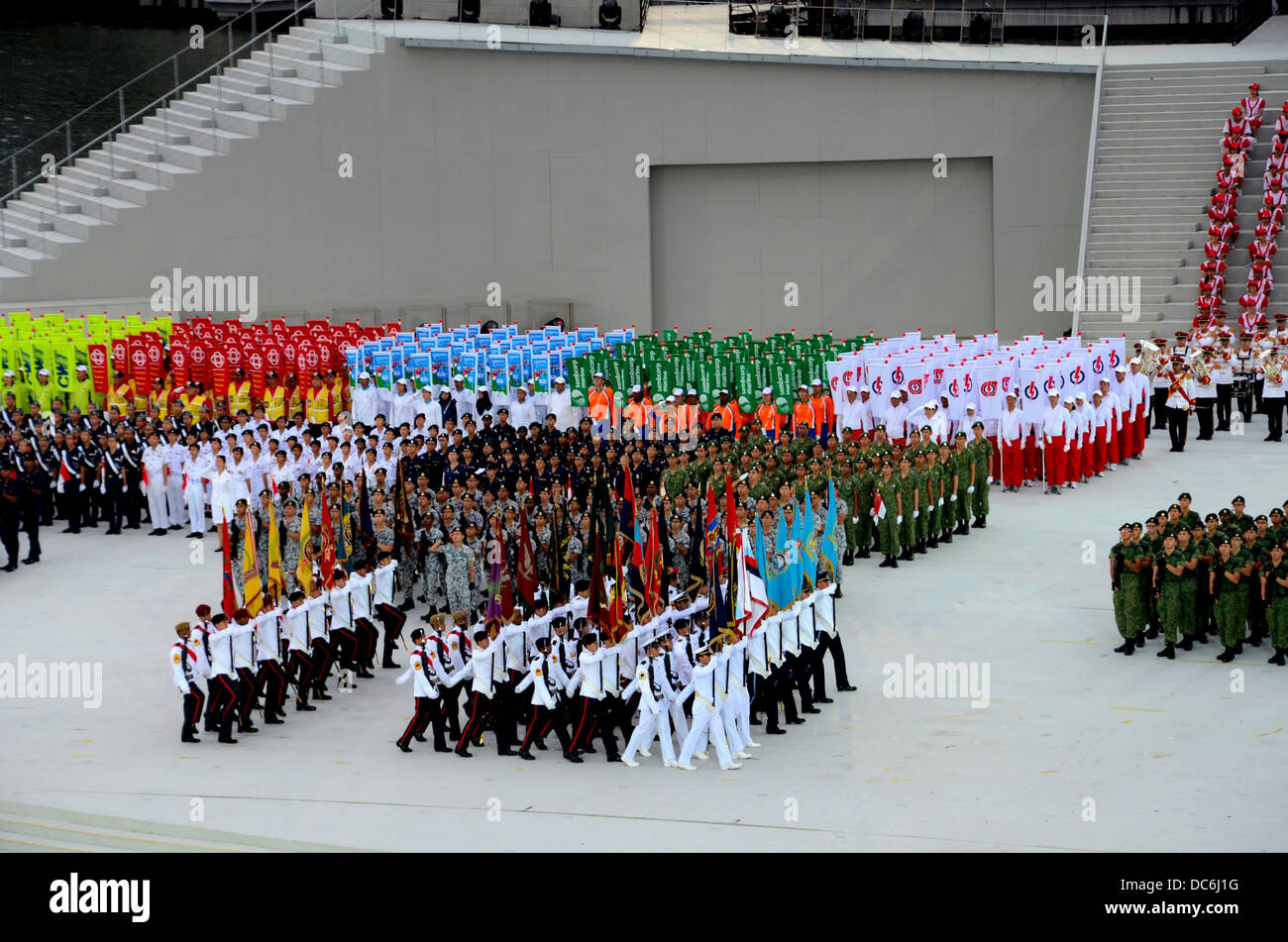 Singapore Giornata Nazionale parata militare i colori del reggimento a piedi passato Foto Stock