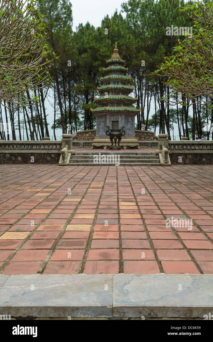 Un edificio pagoda a Thien Mu Pagoda sito nelle vicinanze di tonalità, Vietnam, Asia Foto Stock