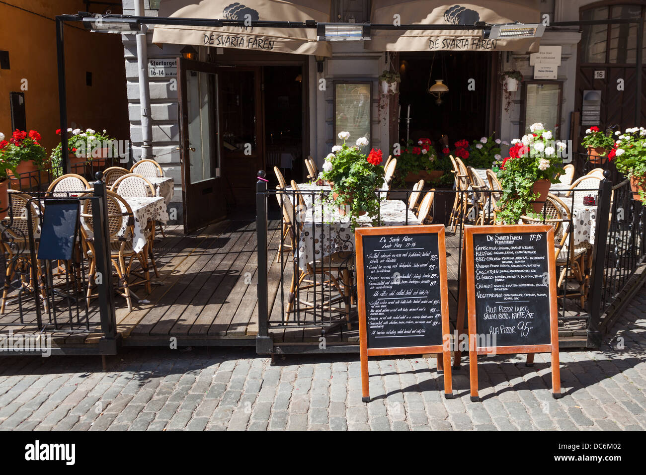 Street cafe vicino Palazzo Reale a Stoccolma in Svezia. Foto Stock