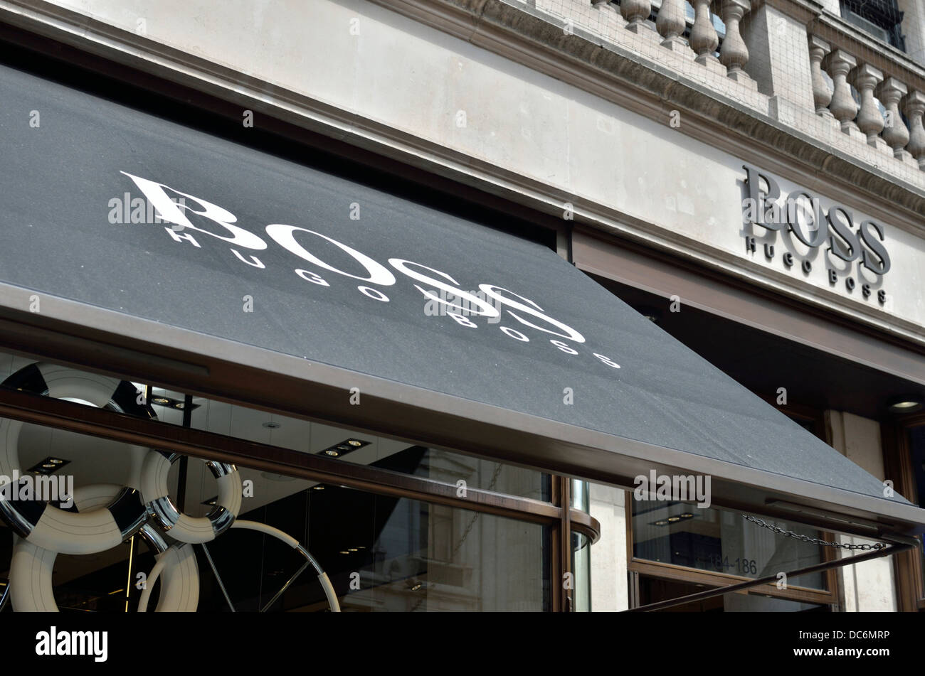 Hugo Boss uomini negozio di moda in Regent Street, Londra, Regno Unito. Foto Stock