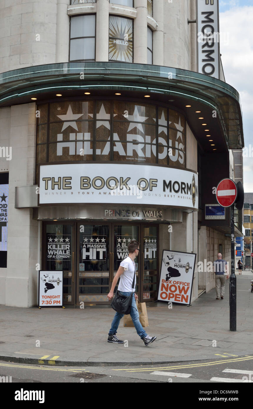 Il Libro di Mormon musical al Prince of Wales Theatre di Piccadilly Circus, Londra, Regno Unito. Foto Stock