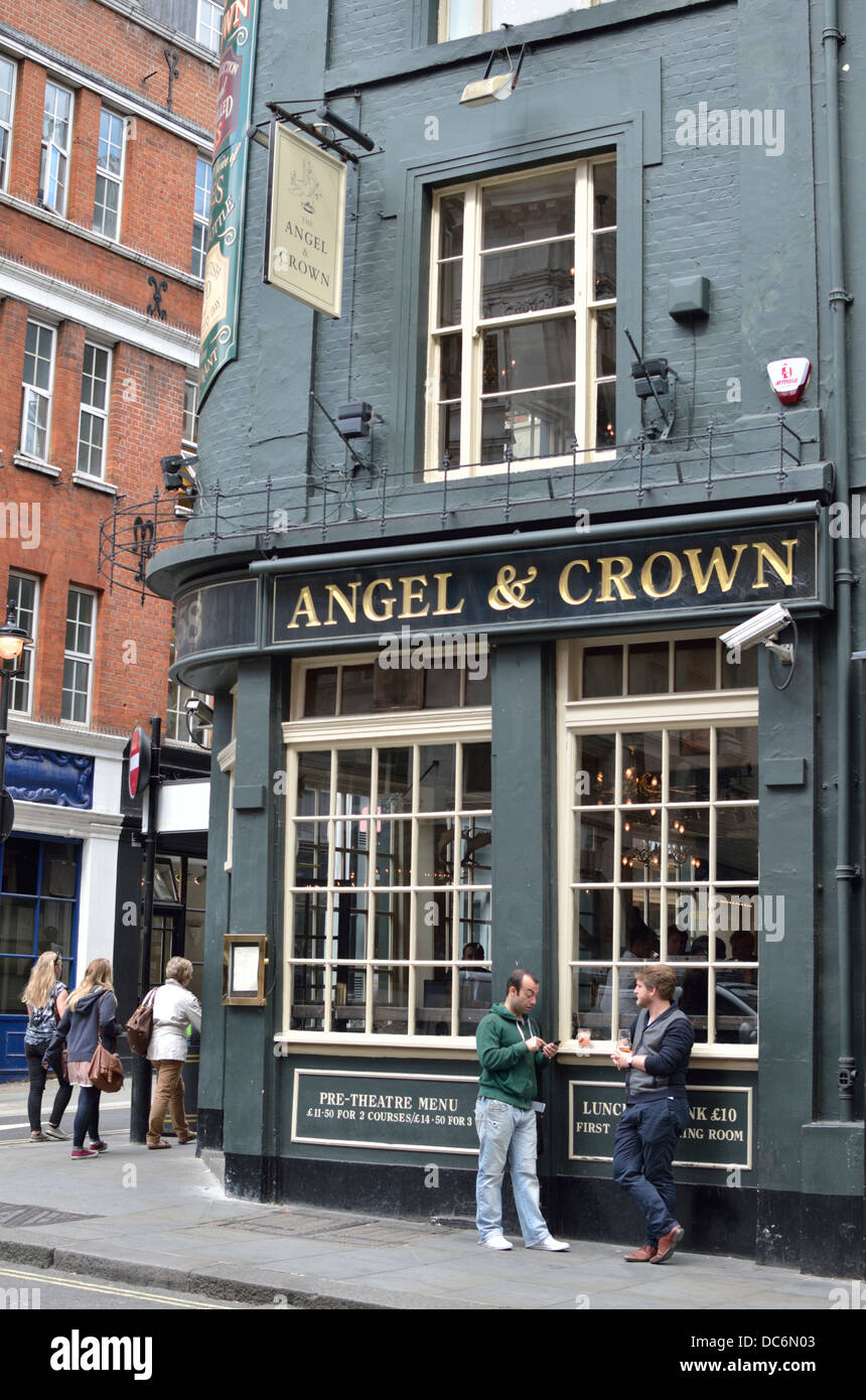 L'Angelo e Crown pub di San Martin's Lane, Covent Garden di Londra, Regno Unito. Foto Stock
