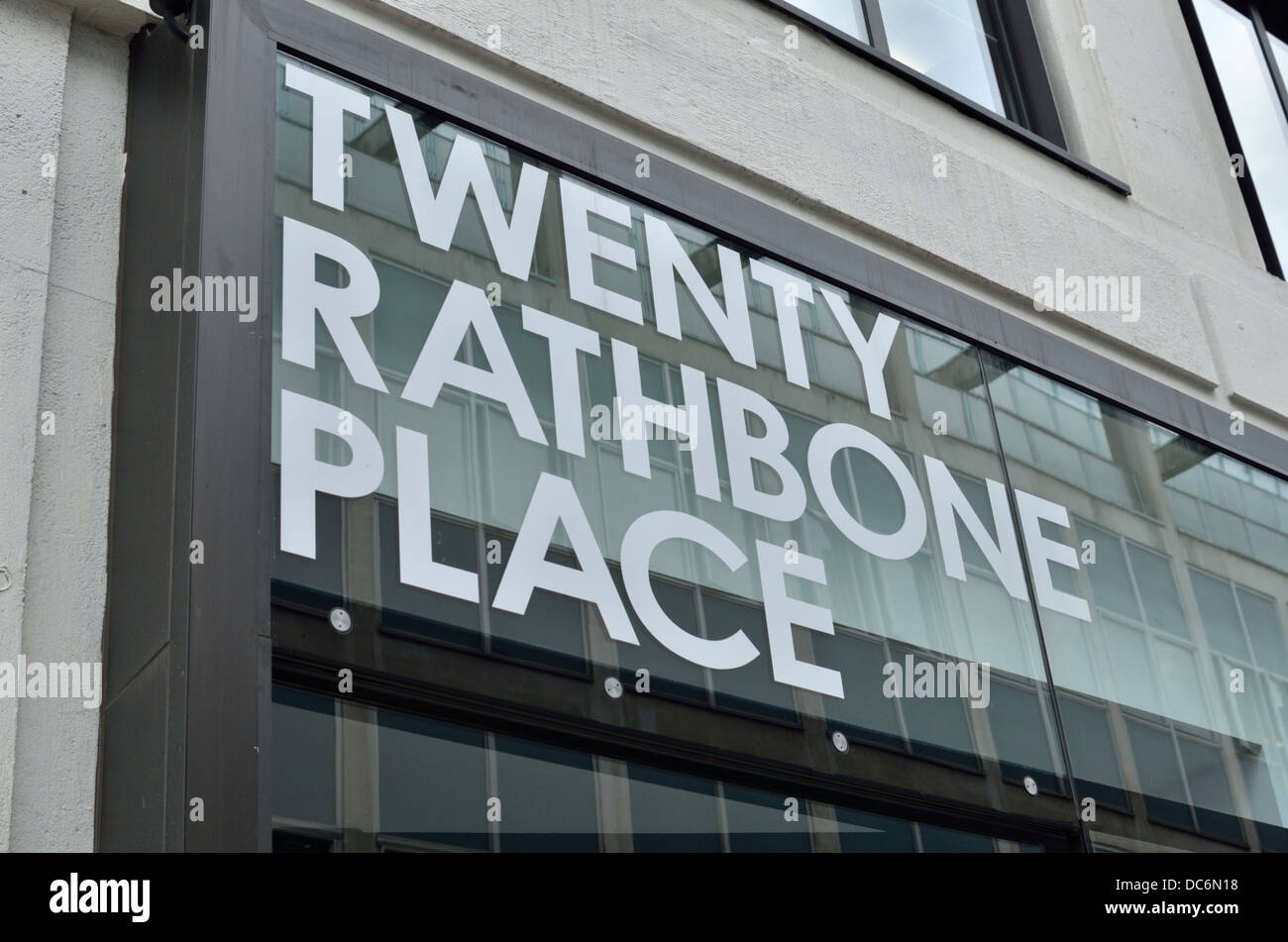 Uffici al numero venti Rathbone Place, Fitzrovia, Londra, Regno Unito. Foto Stock