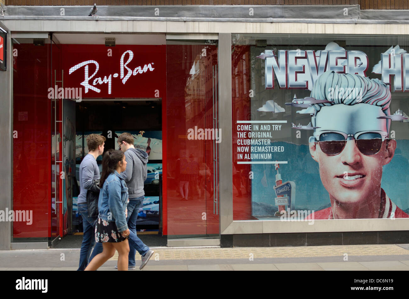 Ray-Ban occhiali da sole store in Covent Garden di Londra, Regno Unito. Foto Stock
