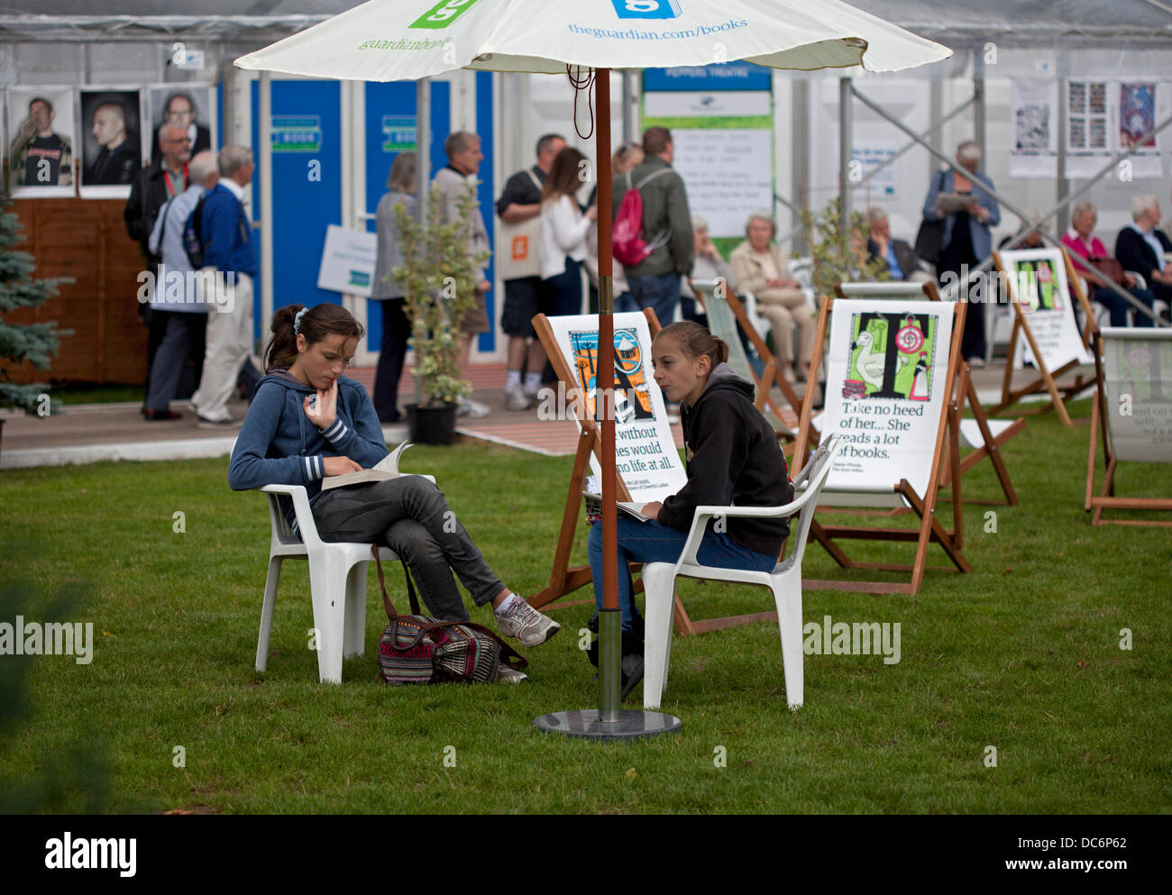 Edimburgo, 10 agosto 2013, giorno di apertura del trentesimo Edinburgh International Book Festival 2013 Foto Stock