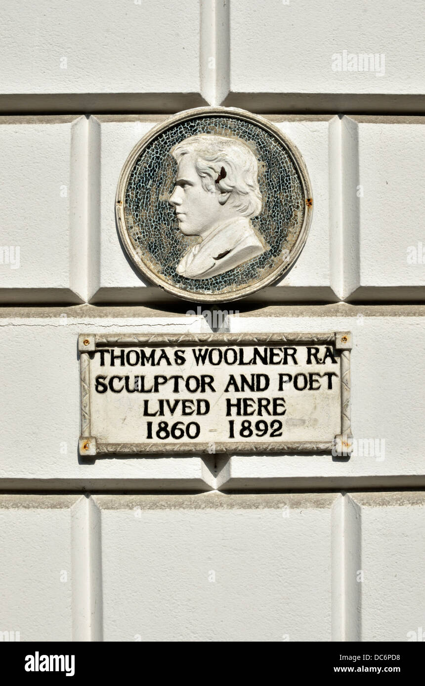Thomas Woolner Ra lapide al di fuori della sua ex casa in Welbeck Street, Marylebone, London, Regno Unito. Foto Stock