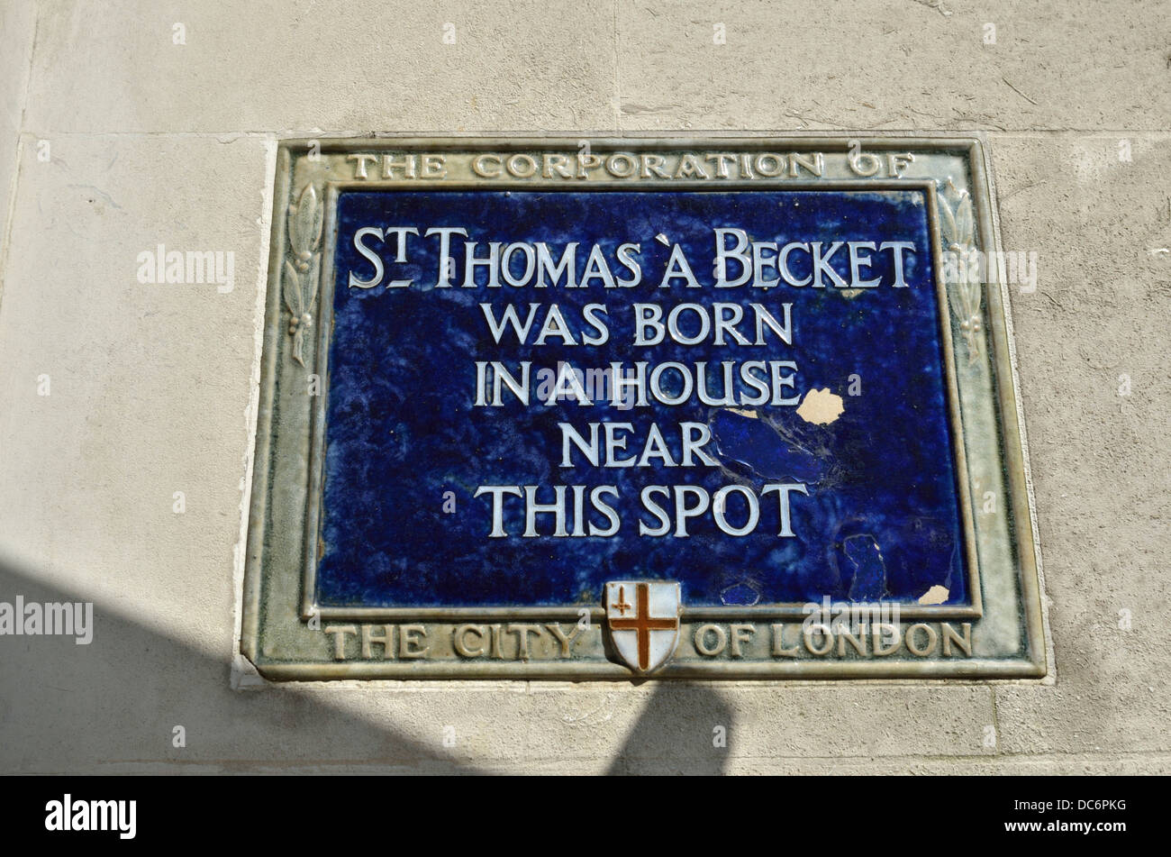 Targa blu segna il luogo di nascita di arcivescovo di CanterburyThomas Becket, Cheapside, City of London, Londra, Regno Unito. Foto Stock